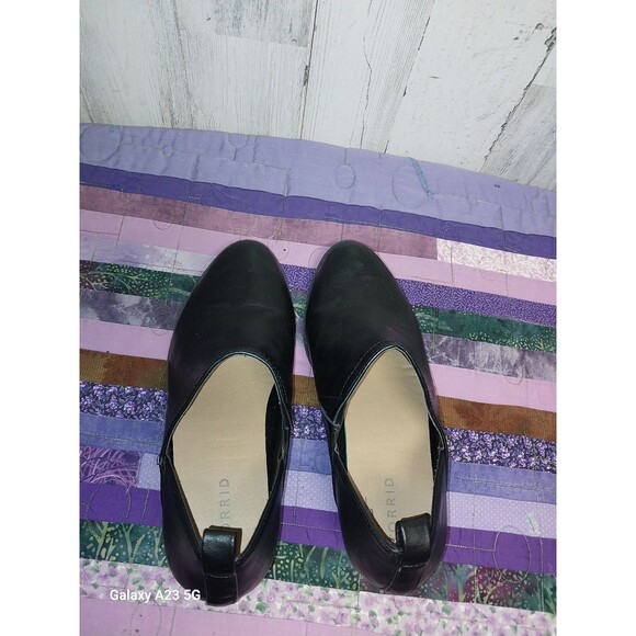 Torrid V Cut Black Ankle Booties Size 8W Faux Leather - Picture 10 of 10